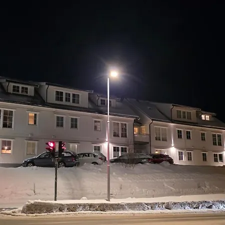 Cozy - - Near Bus Access Apartment