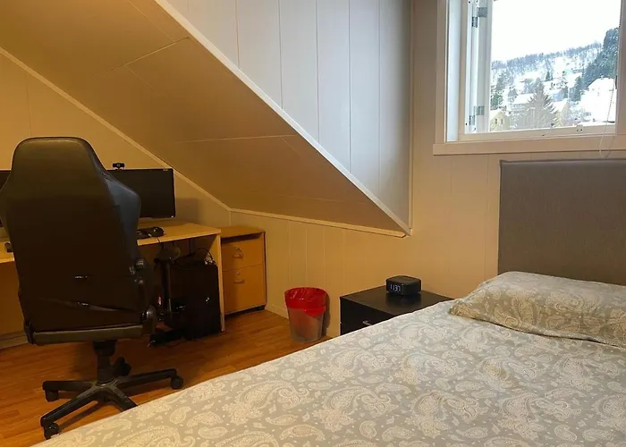 Cozy - - Near Bus Access *
